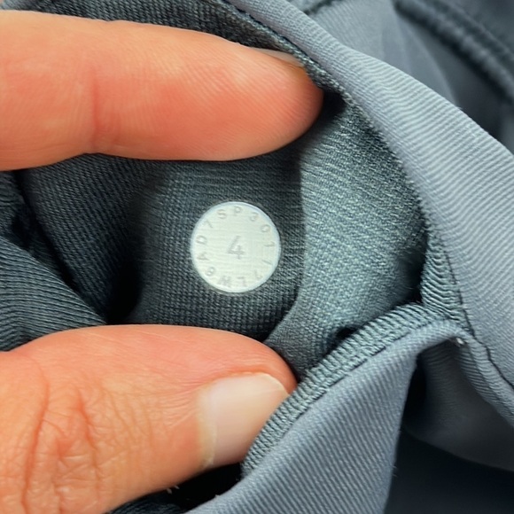 Lululemon Revitalize Crop (21") Blue Tied - Picture 5 of 7